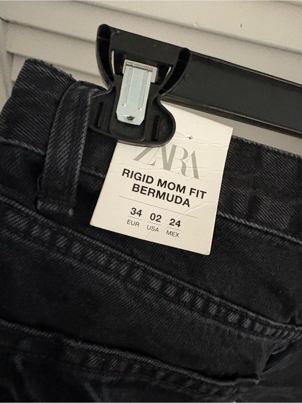 Zara Rigid Mom Fit Bermuda Jeans - Black